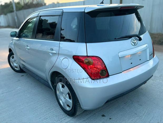 Toyota IST 2003 Silver