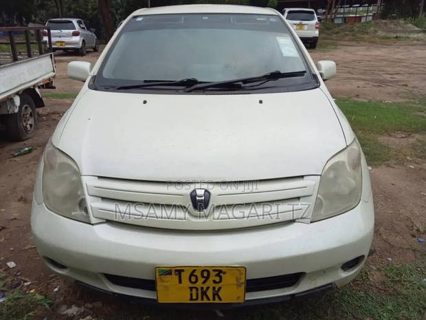 Toyota IST 2003 White