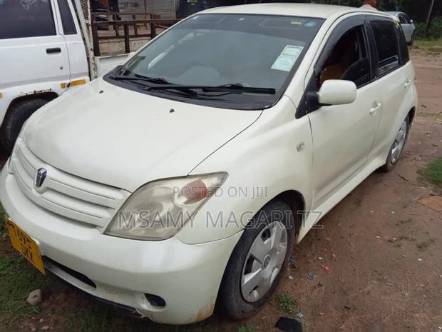 Toyota IST 2003 White