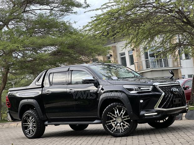 Toyota Hilux 2022 Black