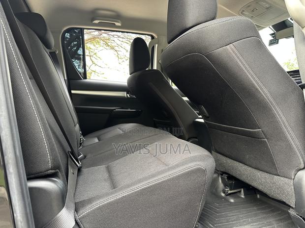 Toyota Hilux 2022 Black