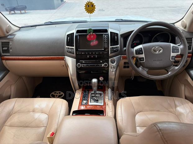 Toyota Land Cruiser 2015 White