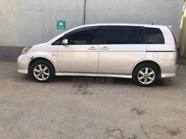 Toyota ISIS 2010 Silver