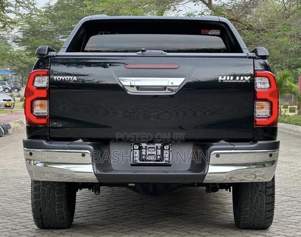 Toyota Hilux Revo Double Cab Deisel 2.4 RWD 2021 Matt Black