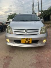 Toyota IST 2004 Pearl for sale