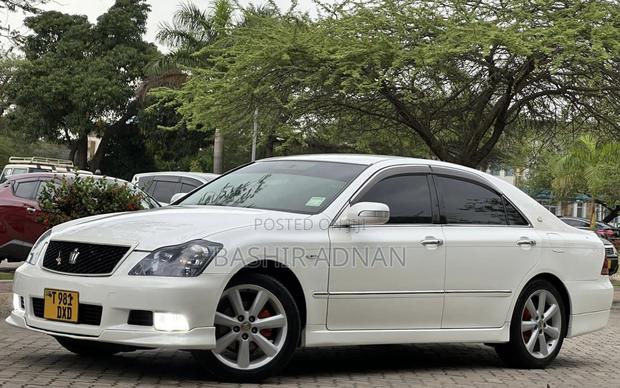 Toyota Crown 2006 White