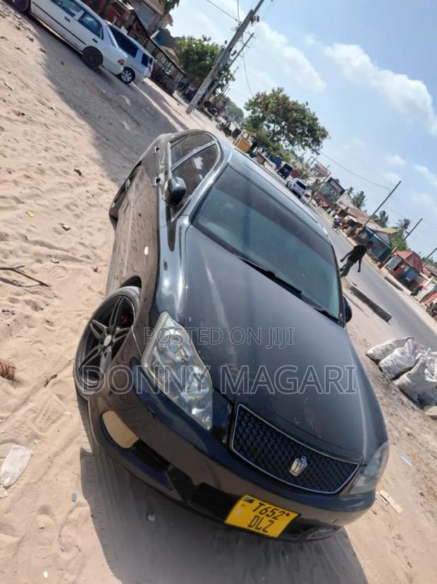 Toyota Crown 2006 Black