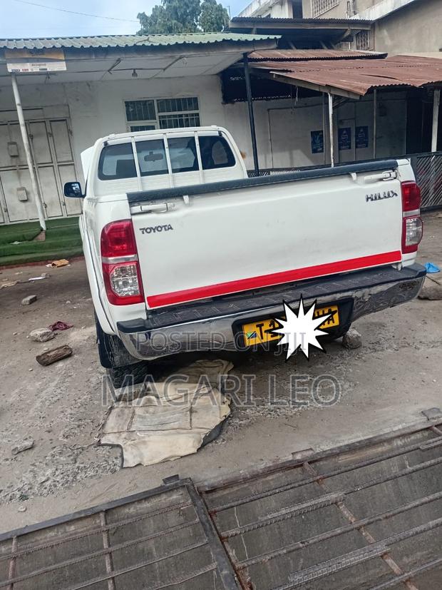 Toyota Hilux 2008 White