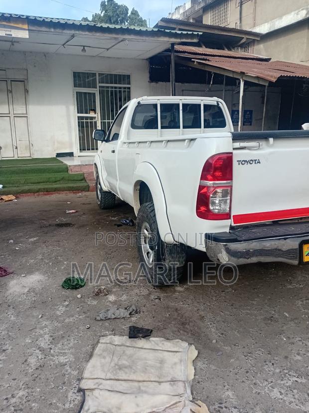 Toyota Hilux 2008 White