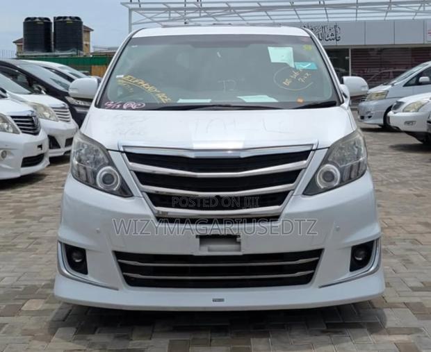 Toyota Alphard 2.4 Petrol AWD 2012 Off white