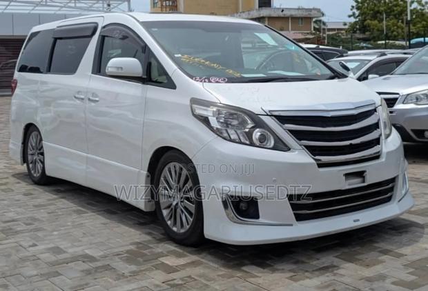 Toyota Alphard 2.4 Petrol AWD 2012 Off white