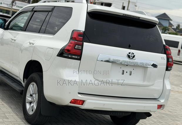 Toyota Land Cruiser Prado 2019 White