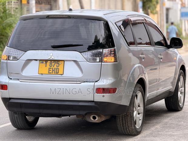 Mitsubishi Outlander 2010 Silver