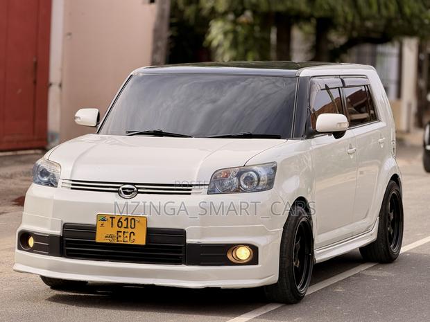 Toyota Corolla Rumion Hatchback 1.5 FWD 2010 White