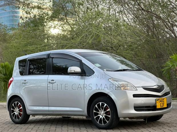 Toyota Ractis 2006 Silver