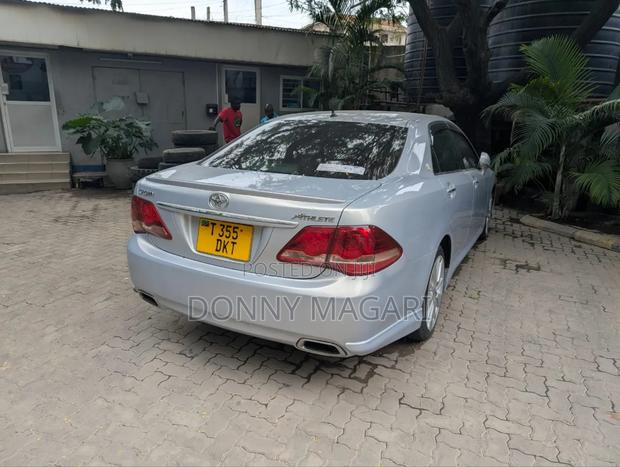 Toyota Crown 2009 Silver