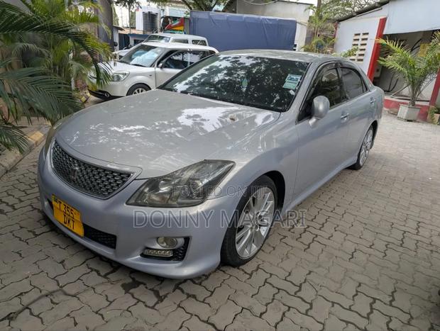 Toyota Crown 2009 Silver