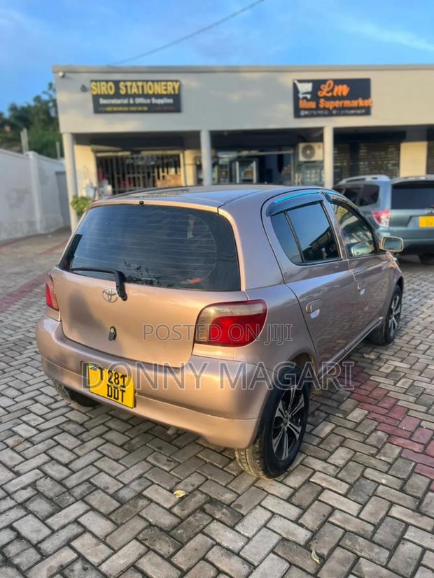 Toyota Vitz 2004 Pink