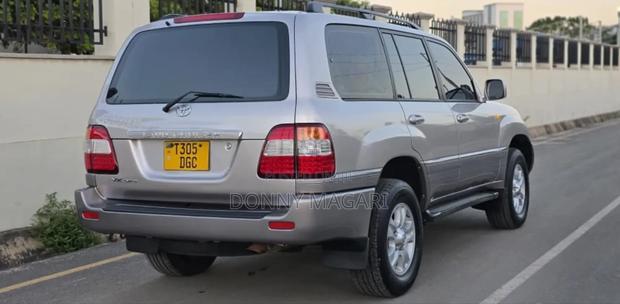 Toyota Land Cruiser 2000 Silver