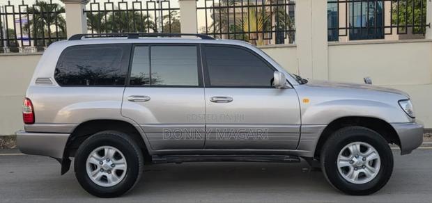 Toyota Land Cruiser 2000 Silver