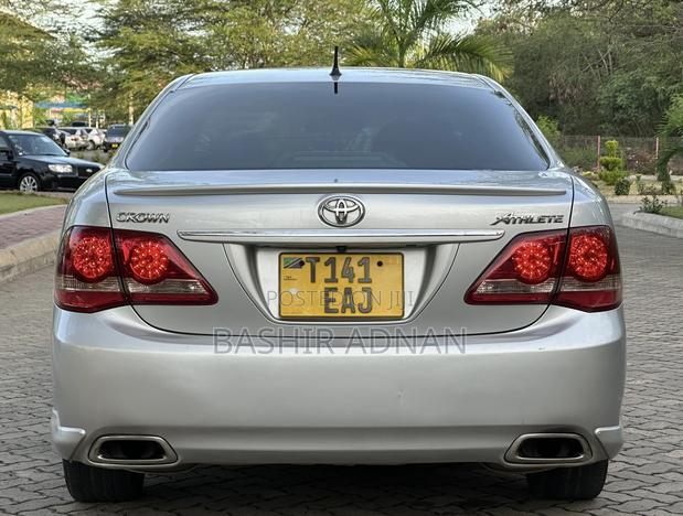 Toyota Crown 2009 Silver
