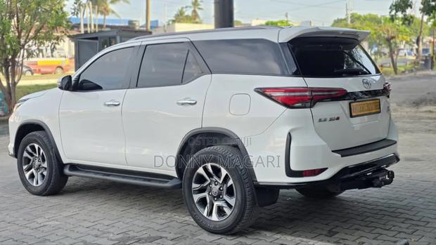New Toyota Fortuner 2.8 D AWD 2023 White
