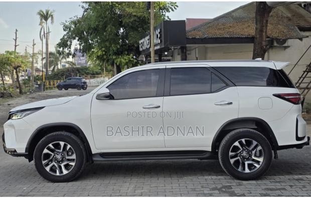 Toyota Fortuner 2.8 D AWD 2023 Pearl