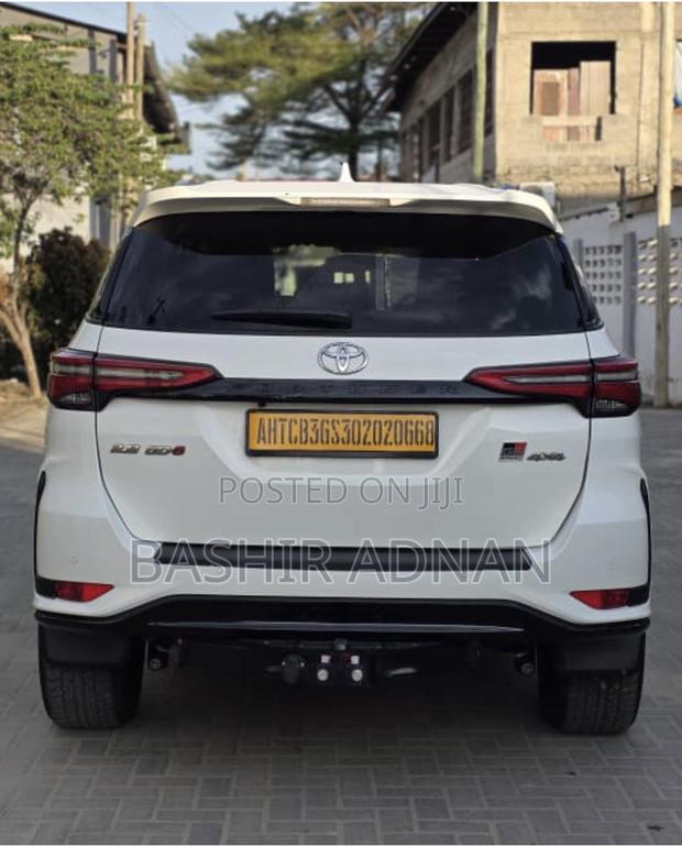 Toyota Fortuner 2.8 D AWD 2023 Pearl