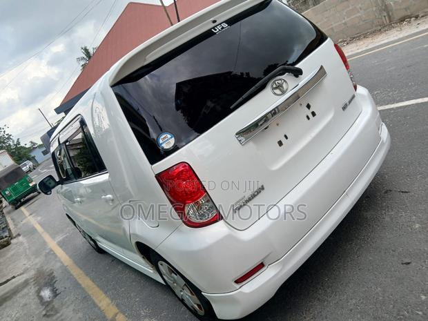 Toyota Corolla Rumion Hatchback 1.5 FWD 2008 White