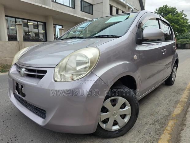 Toyota Passo 2011 Silver