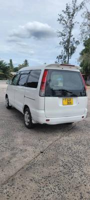 Toyota Noah 2001 White for sale