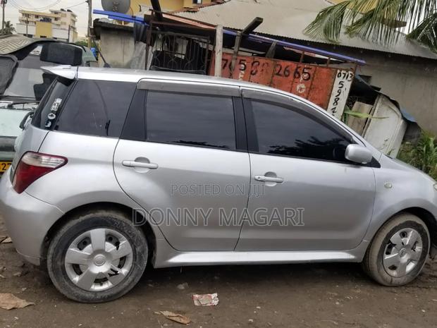 Toyota IST 2005 Silver