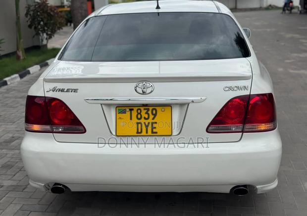 Toyota Crown 2006 White