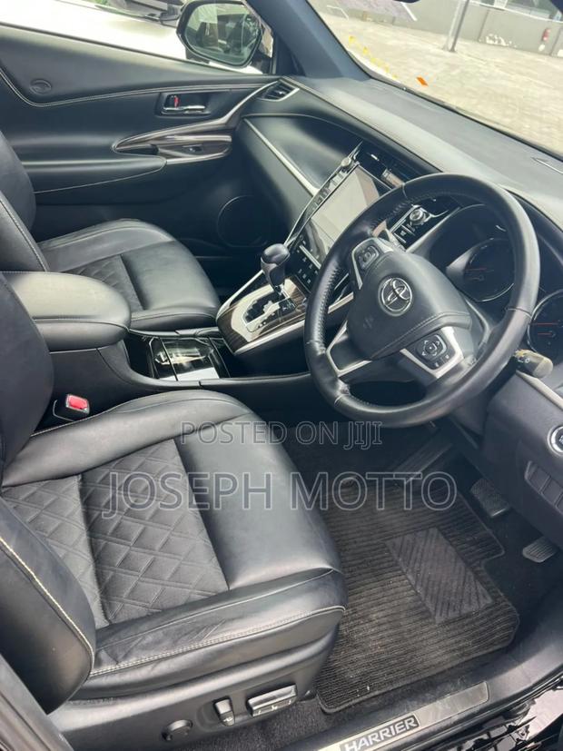 Toyota Harrier 2.0 2016 Black