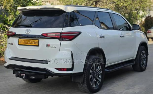 Toyota Fortuner 2023 White