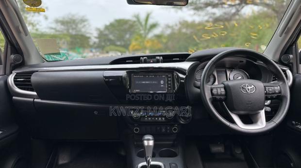 Toyota Hilux 2022 Gray