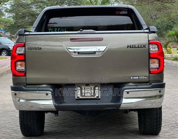 Toyota Hilux 2022 Gray