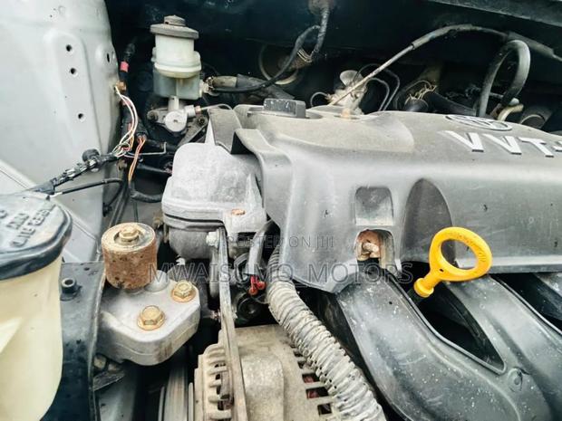 Toyota Vitz 2003 Silver