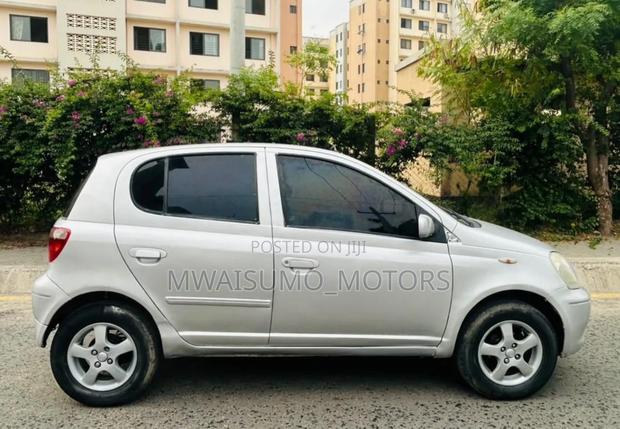 Toyota Vitz 2003 Silver