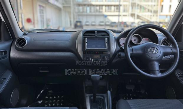 Toyota RAV4 2004 White