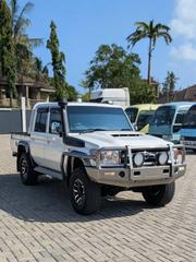 Toyota Land Cruiser 2021 Off white for sale