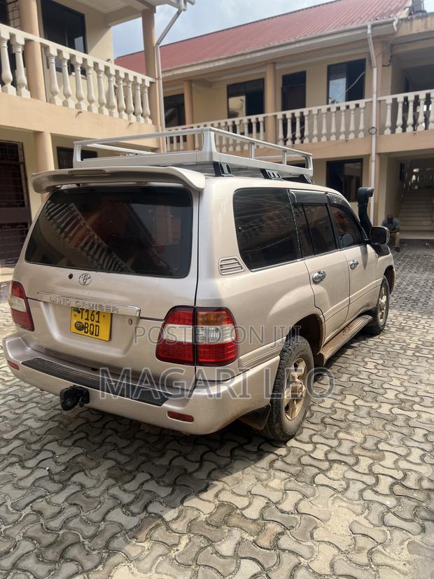 Toyota Land Cruiser 2004 Beige