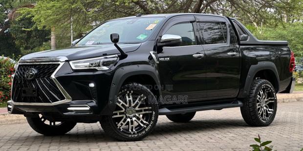 Toyota Hilux 2021 Black