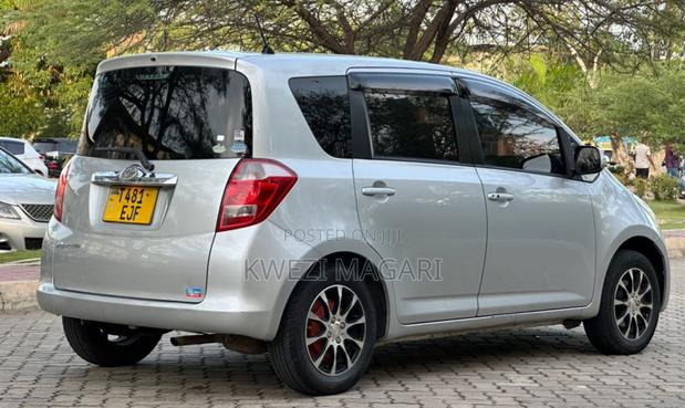 Toyota Ractis 2006 Silver