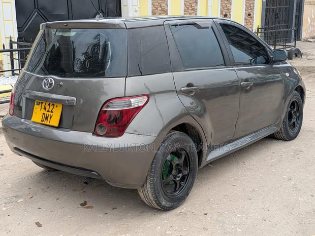 Toyota IST 2005 Gray