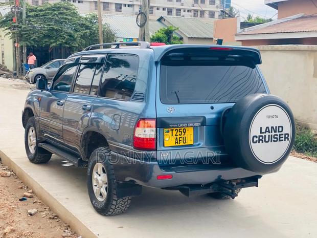 Toyota Land Cruiser 2001 Blue