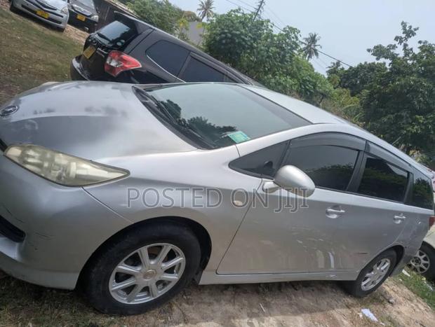 Toyota Wish 2010 Silver