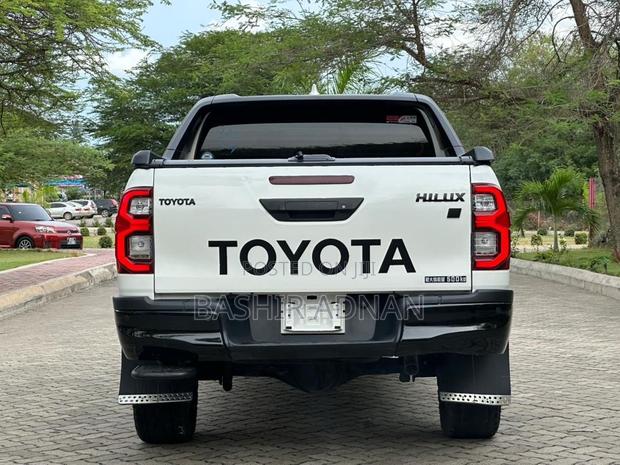 Toyota Hilux Revo Double Cab Deisel 2.4 AWD 2022 White