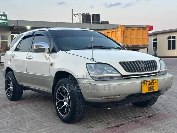 Toyota Harrier 2005 White