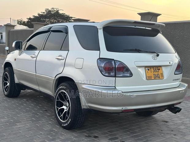 Toyota Harrier 2005 White